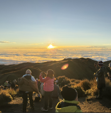 watching the sunset at mt pulag.png